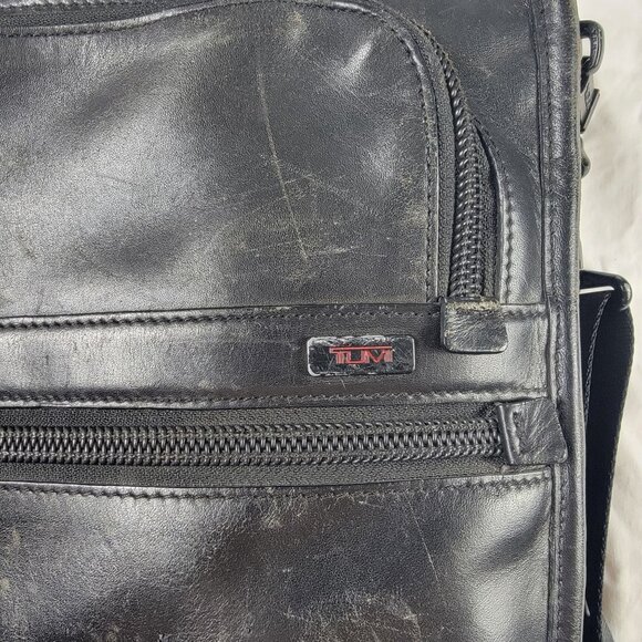 Tumi Alpha Slim Large Screen Portfolio Leather Briefcase Laptop 96111DH - Picture 3 of 14